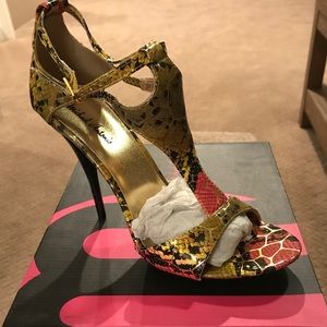 Michael Antonio sandals size 9 New in box.